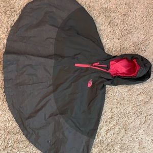 North Face girl’s Rain cape size medium (10/12)